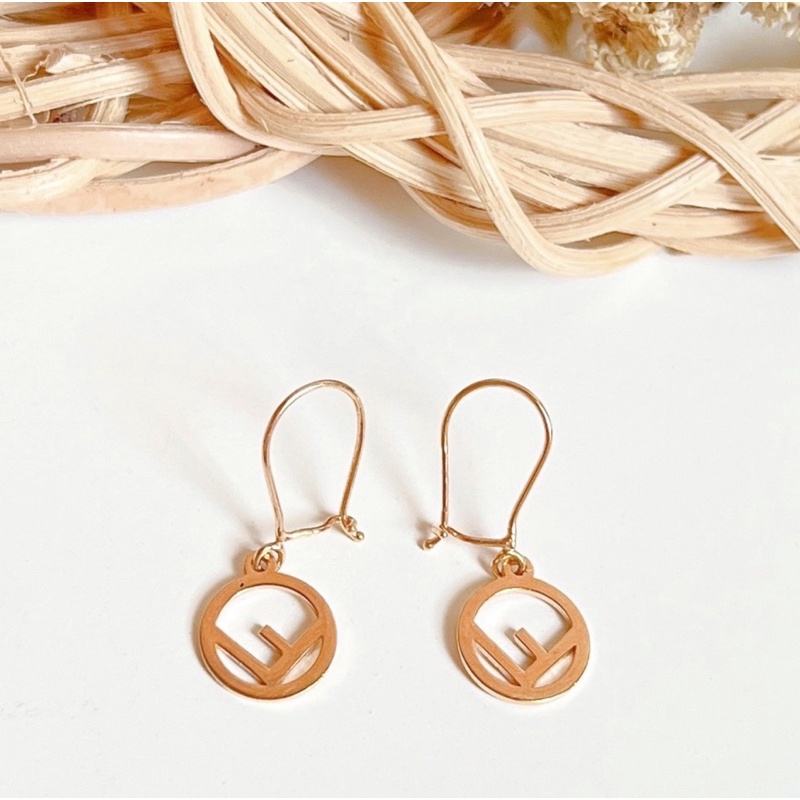 Anting Dewasa Kawatan Model