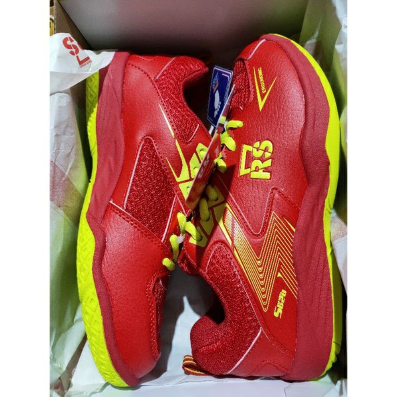 Menjual   Sepatu Badminton RS Terbaru 2021 Sepatu Badminton RS Wanita Pria Size37 38 39 40 41 42 43 