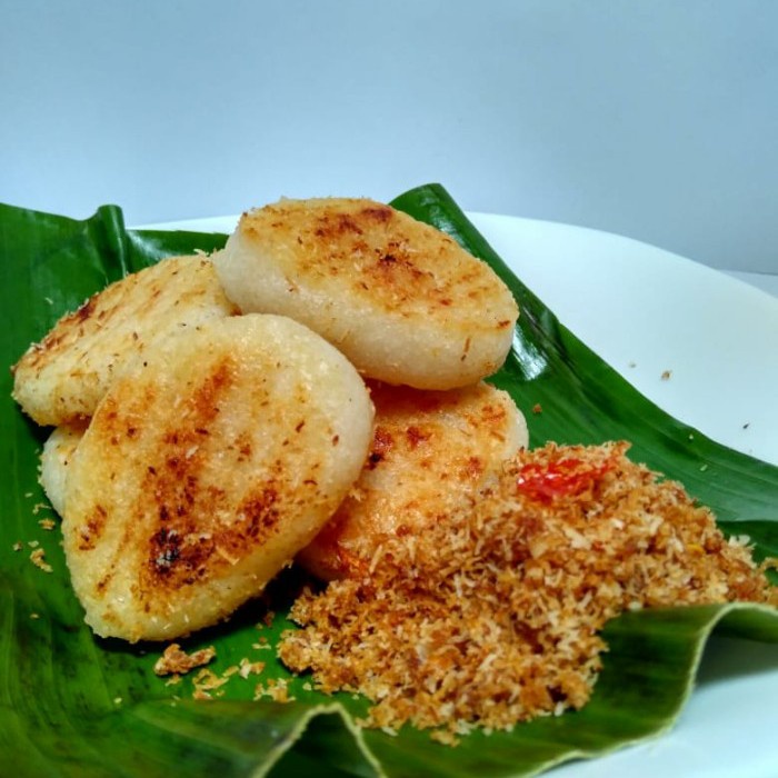 

KETAN-BERAS- ULI KETAN / JADAH 500 GRAM & SERUNDENG KELAPA ASLI 75 GRAM. -BERAS-KETAN.