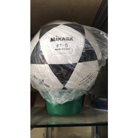 bola sepak bola kaki mikasa