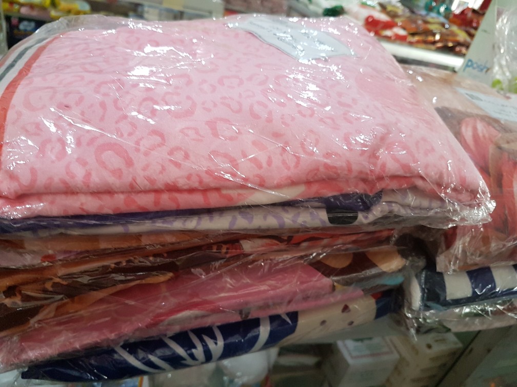 Sprei  140 X 200 Sampai 180 X 200 : 64 Ribu - 70 Ribu ( B 2 + G 2 )