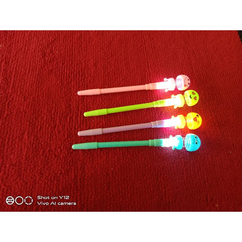 

bolpen emoticon nyala