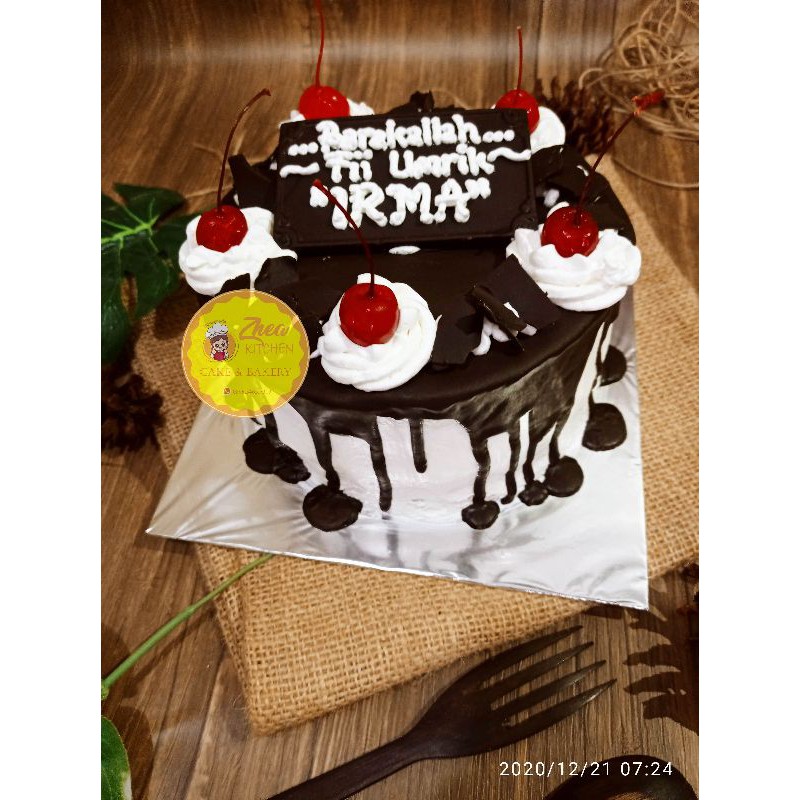 

blackforest bulat/ kue ulang tahun