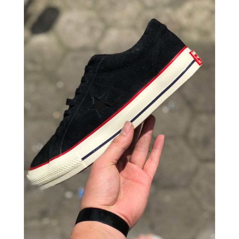 ONE STAR UNDEFEATED BLACK