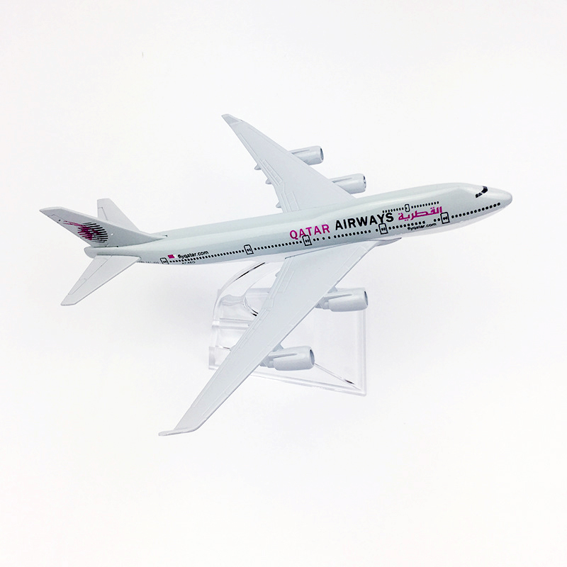 Qatar Model Pesawat Terbang Boeing 747 B747 Bahan Alloy Die-cast Metal Ukuran 16CM