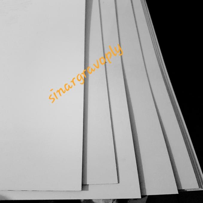 

gravoply warna putih ukuran 120x60 tebal 1.5ml