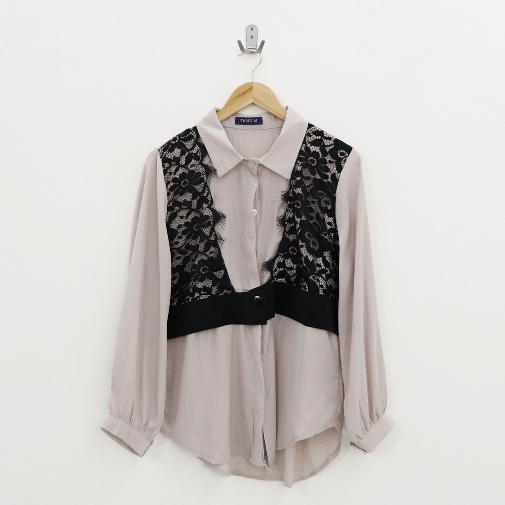 Yovee hem top lace -Thejanclothes