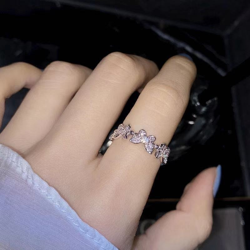 Cincin Model Butterfly Terbuka Adjustable Warna Silver Gaya Gotik Minimalis Elegan Untuk Wanita