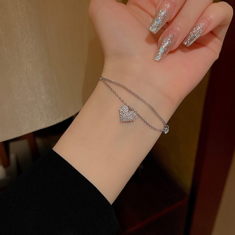 Gelang Tangan Rantai Baja Titanium Banyak Lapis Aksen Hati Berlian Mewah Untuk Wanita