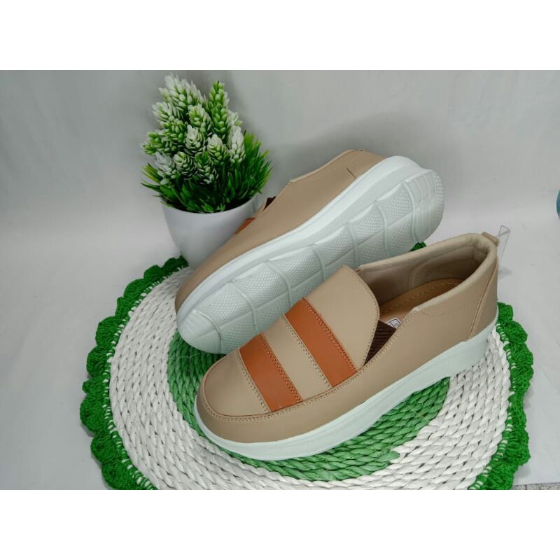 one love sepatu sol putih