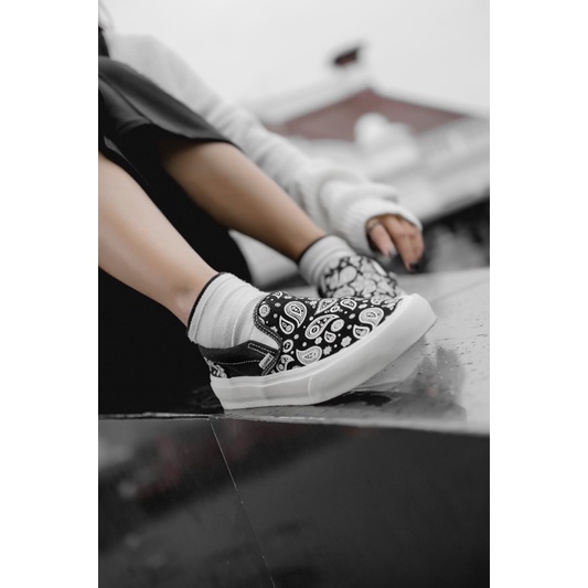 CORET Sepatu Slip On Vulcanized - Sepatu slipon Batik Hitam