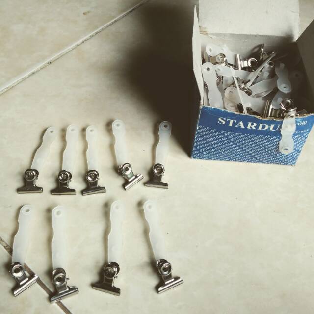 

Jepitan KTP (name tag) kancing plastik
