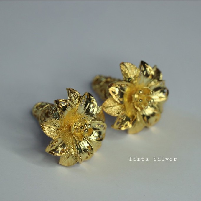 Subeng Alpaka Bali set kebaya motif bunga