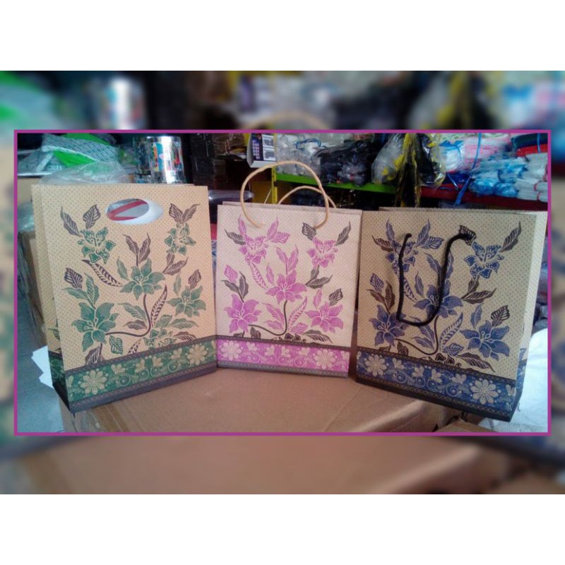 

PAPER BAG / TAS KERTAS UKURAN 20*8*25 DARI PABRIKAN KIKY