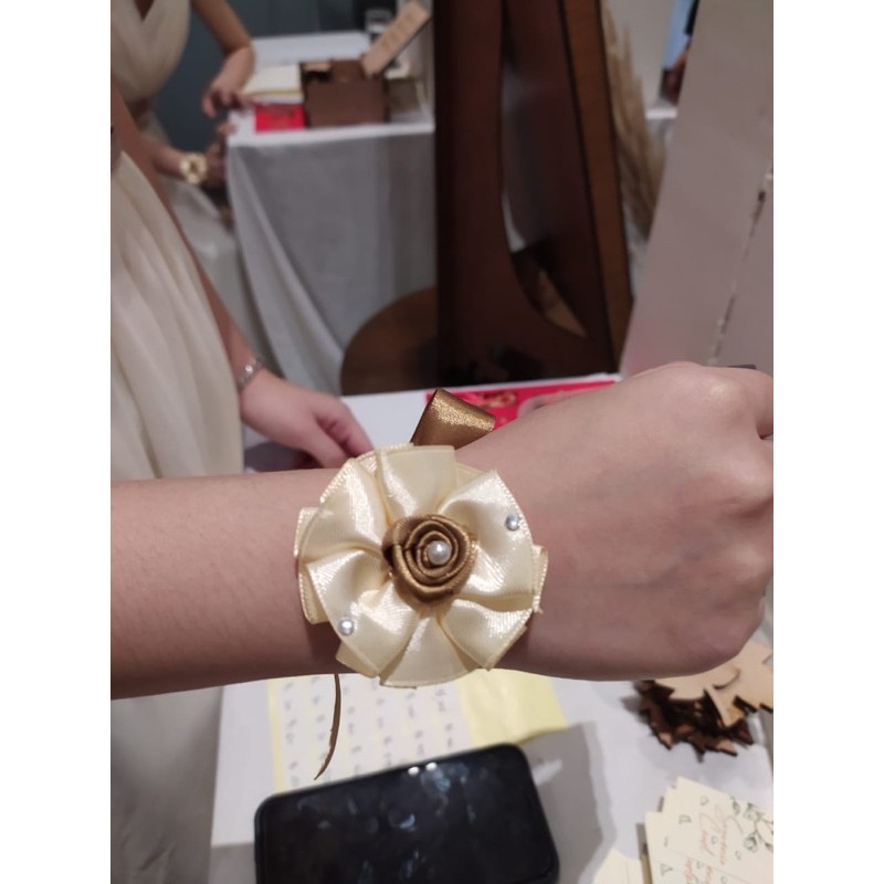 

Hand corsage family / bridesmaid / penerima angpao / wedding