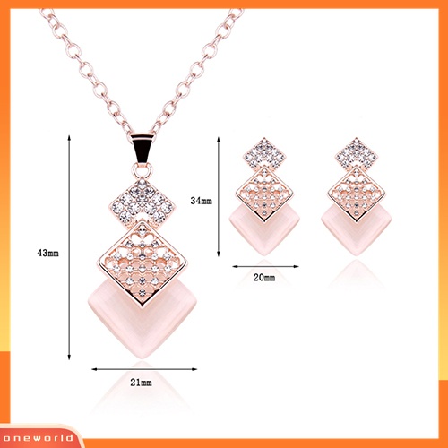 Set Perhiasan Kalung Anting Stud Liontin Persegi Aksen Berlian Imitasi Untuk Wanita