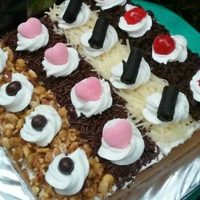 

Kue Potong Ulang Tahun