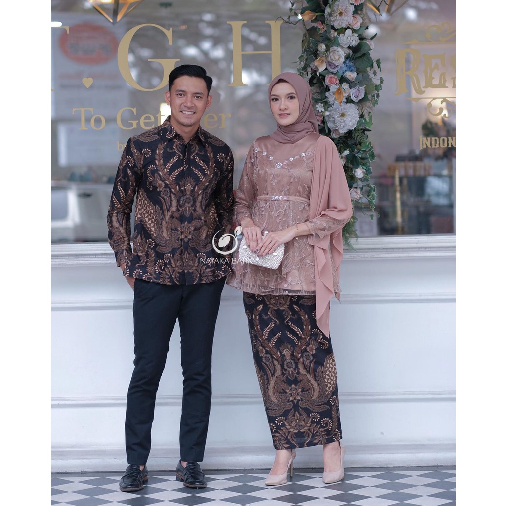 NAYAKA BATIK - NEW ARRIVAL Baju Kondangan Wanita Batik Couple Valencia Kebaya Modern Wanita - Baju Couple Pasangan Kebaya Wisuda Kebaya Kondangan Batik Couple Modern Alyra