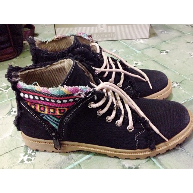 Boots shoes Dr Martens