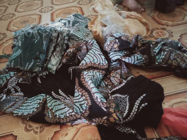 Couple Batik Sogan Motif Bunga Khanzana Sogan Cendrawasih Ahy Merak Hitam 2729_ Sumberurip