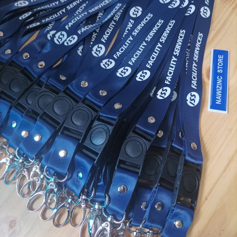TALI LANYARD CUSTOM SABLON LOGO DAN TULISAN DENGAN PENGAIT OVAL TEBAL