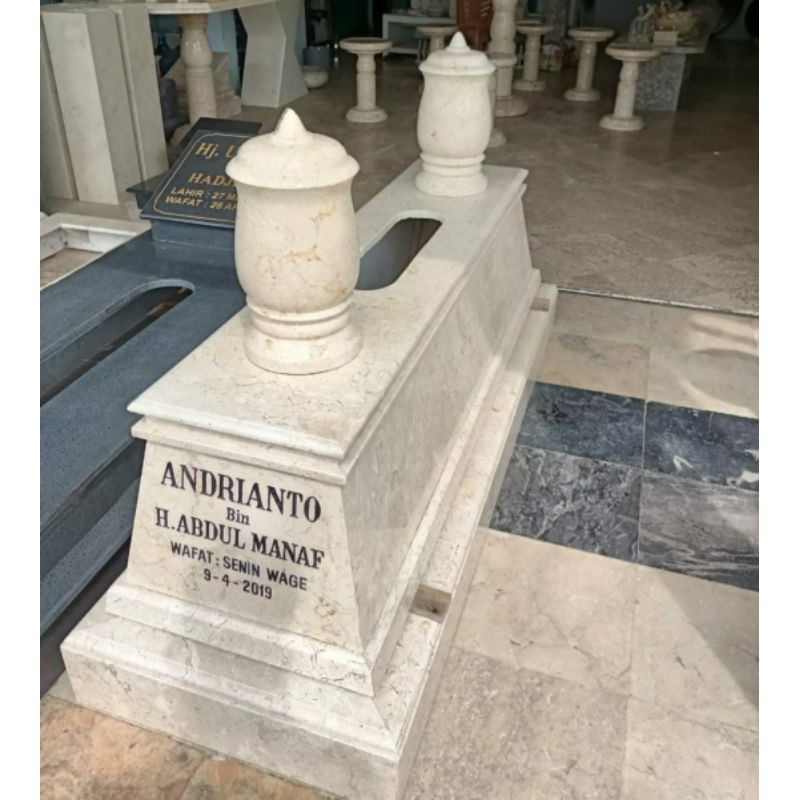 Kijingan Makam Batu Marmer Putih