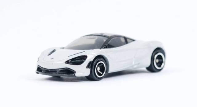 Tomica Reguler No 57 Mclaren 720S White TAKARA TOMY