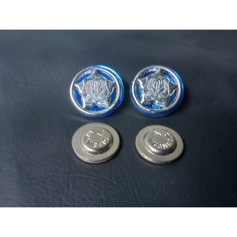 pin monogram satpam akrilik biru ,magnet dan paku