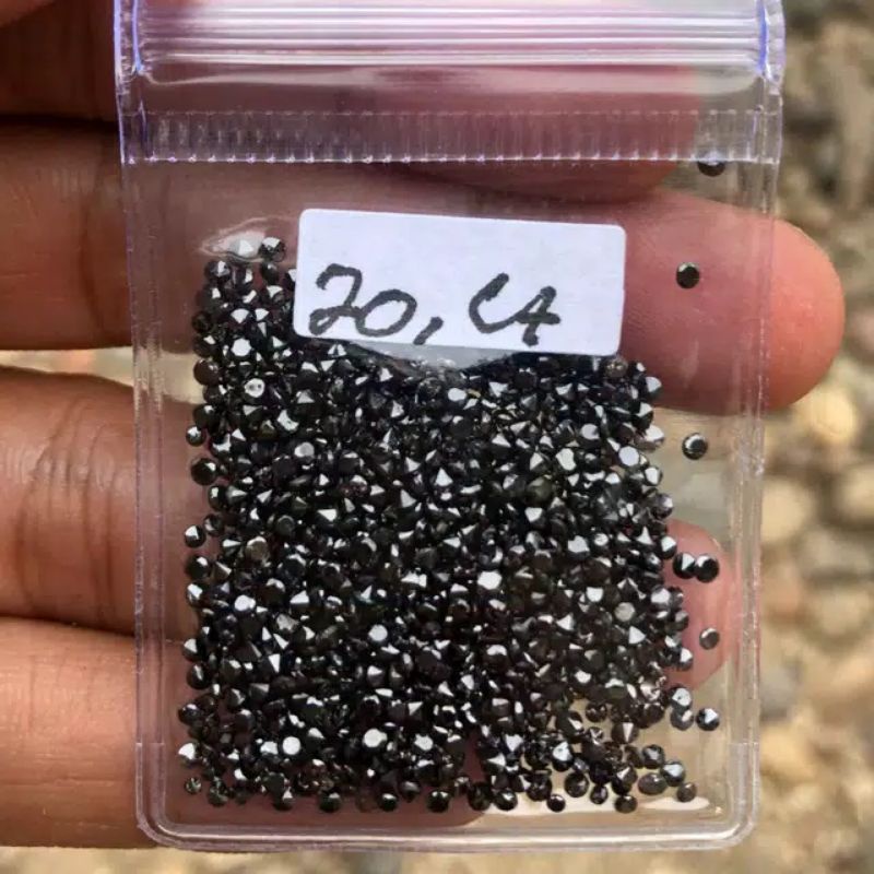 natural black diamond / berlian hitam asli eropa ukuran 0,025 carat (gugur 40)