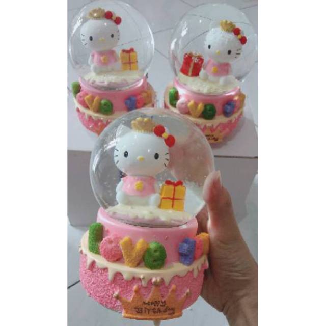 Snowball Putar Musik / Pajangan Bola Air Doraemon Hellokitty