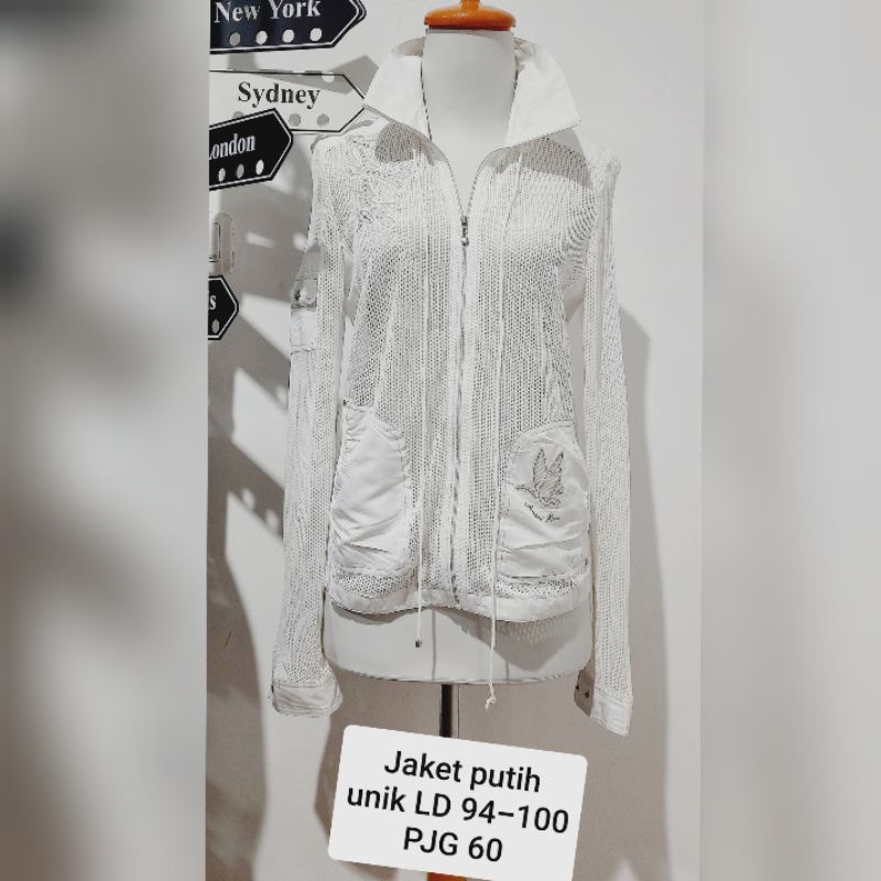 JAKET PUTIH WANITA UNIK