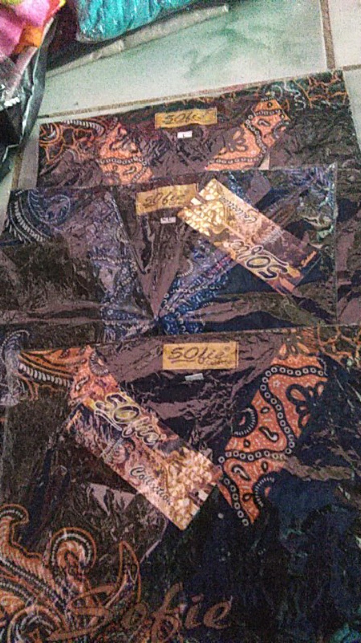 Kemeja Batik Bahu Pendek Motif Wayang Semar Mesem