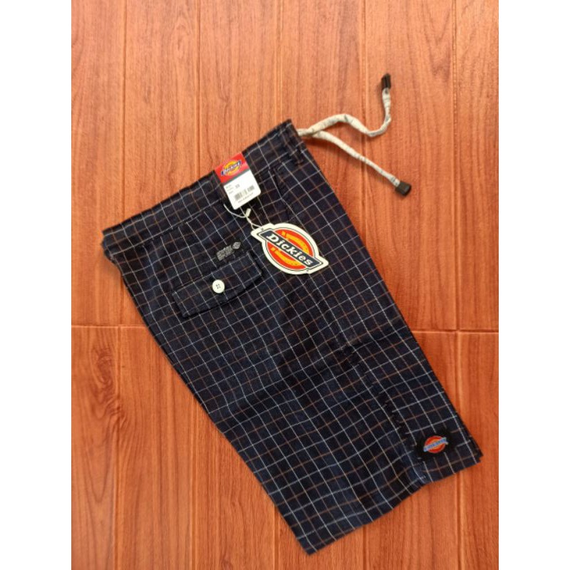 celana pendek tartan