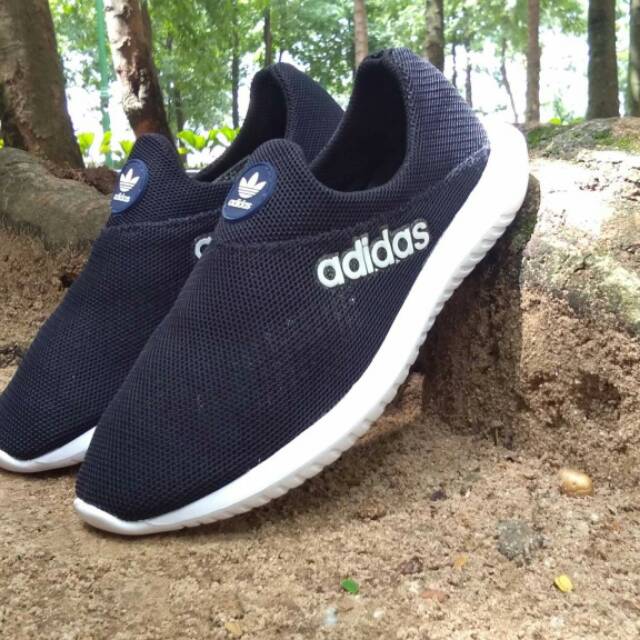 Adidas slip on