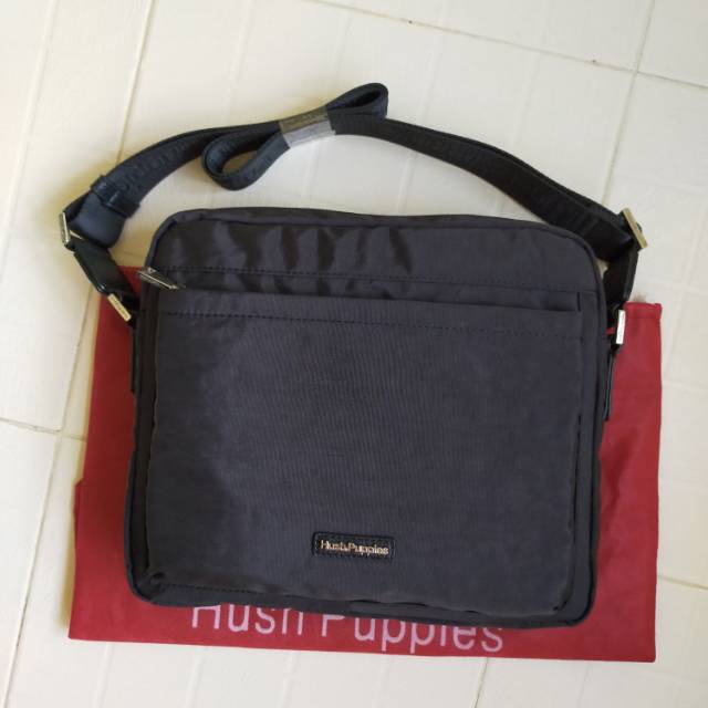 Hush Puppies Tas Selempang Parasut Hitam Original