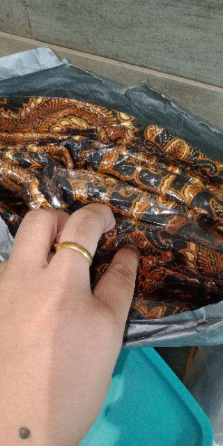 Kemeja Batik Pria Lengan Panjang Motif Mahkota