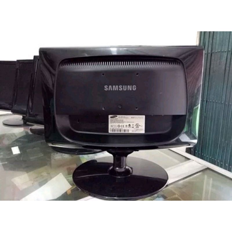 Monitor LCD 16 inci Samsung