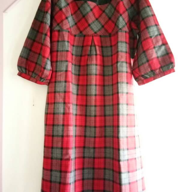 Dress Kotak Merah