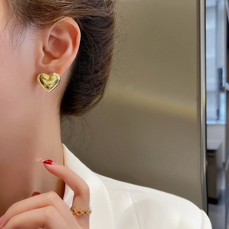 Anting Hati Tiga Dimensi Bahan metal Vintage Untuk Wanita Aksesoris Telinga Korea