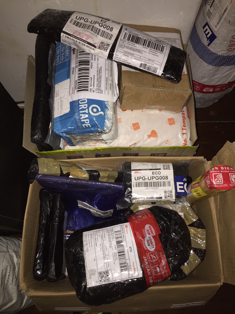 Talenan Set 4set Gunting , Pisau , Pisau Kupas