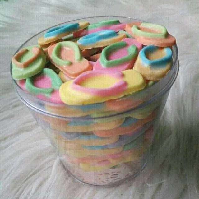 

cokelat karakter sandal