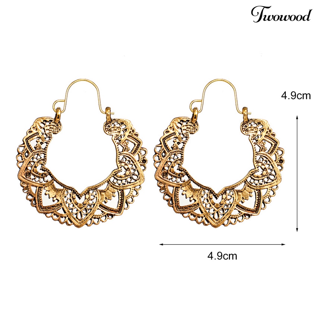 1 Pasang Anting Juntai Bentuk Bunga Hollow Bahan Alloy Untuk Wanita