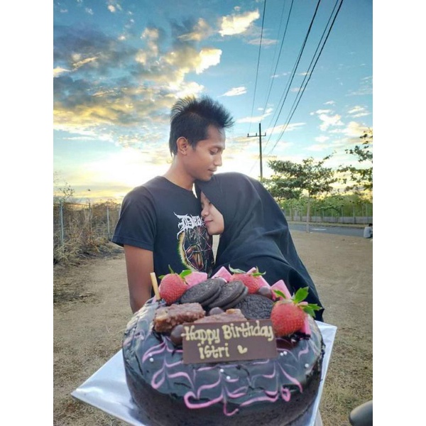 

cake Blackflores/cake fruits/cake B'day/cake strawberry coklat/Cake Cirebon