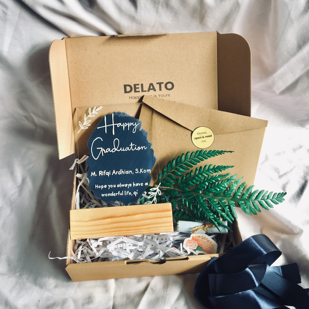 

HAMPERS/GIFT BOX AKRILIK LETTERING MURAH KADO ULANG TAHUN/WISUDA/WEDDING