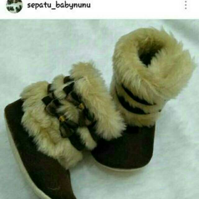 Sepatu booth bayi