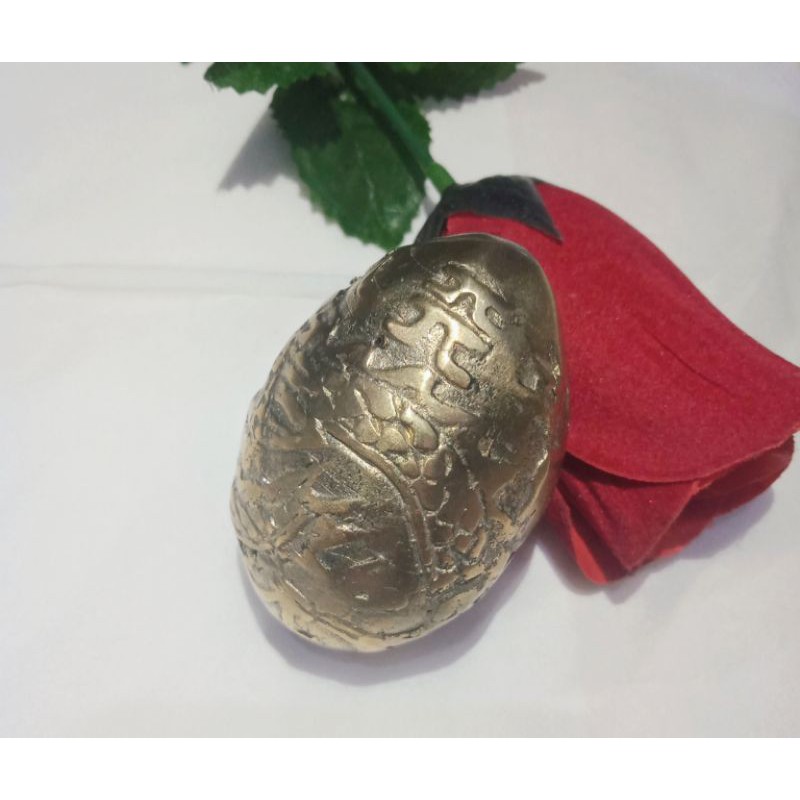 telur Kuningan rajahan ukiran naga