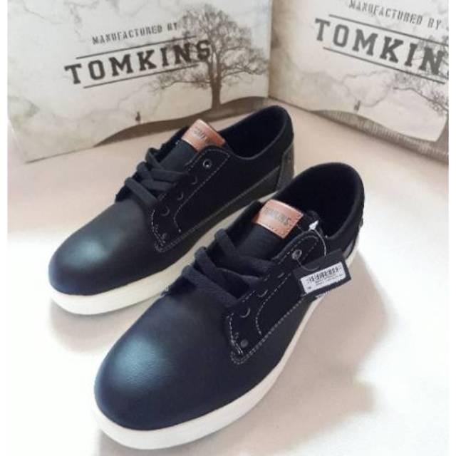 Sepatu Tomkins Creed