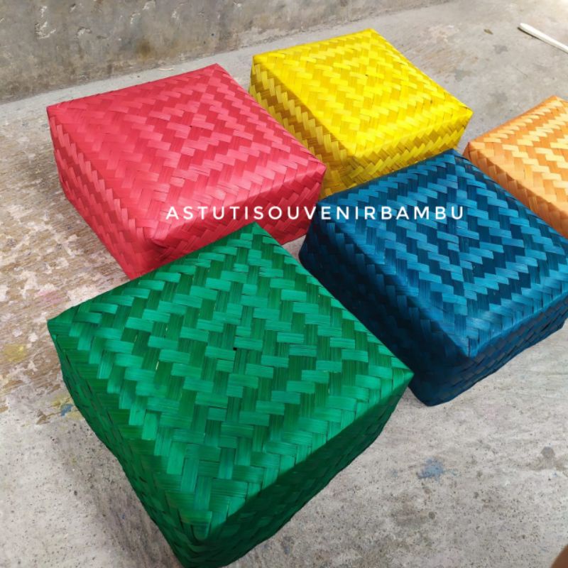 SEPASANG BESEK 25CM WARNA / besek nasi / besek hampers / pipiti / besek jogja / kerajinan bambu