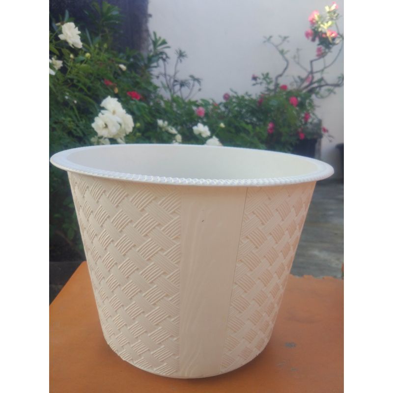 pot bunga ivory warna putih ukuran 18cm