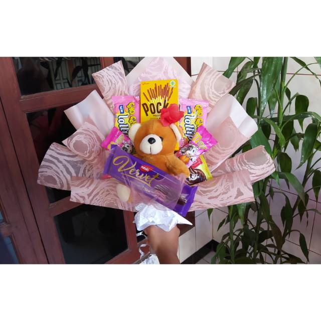 

BUKET SNACK DAN TEDY BEAR BROWN BUKET WISUDA